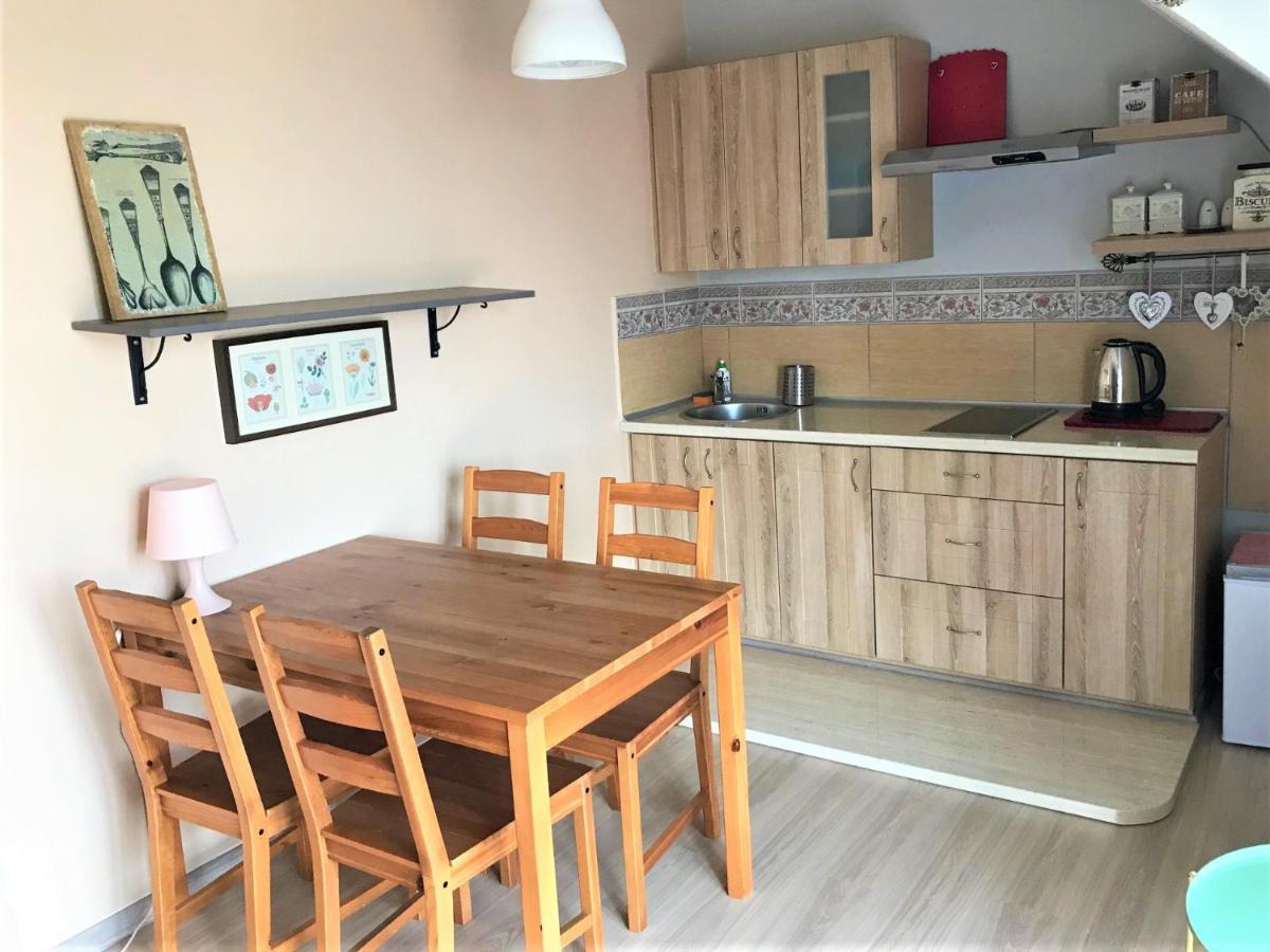 Bed & Breakfast Lazurowy Dwor - Oraz Z Basenem I Parkingiem Sztutowo