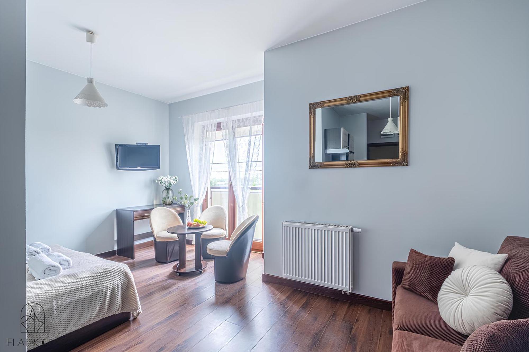 Lazurowy Dwor - Oraz Z Basenem I Parkingiem Bed & Breakfast *
