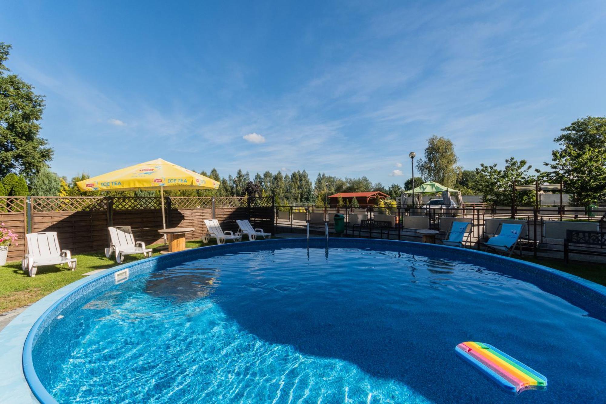 Lazurowy Dwor - Oraz Z Basenem I Parkingiem Bed & Breakfast
