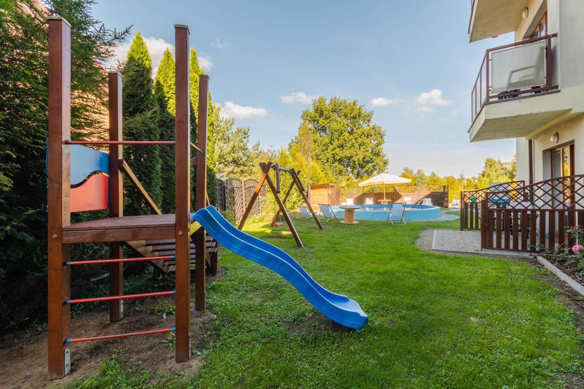 Bed & Breakfast Lazurowy Dwor - Oraz Z Basenem I Parkingiem Sztutowo
