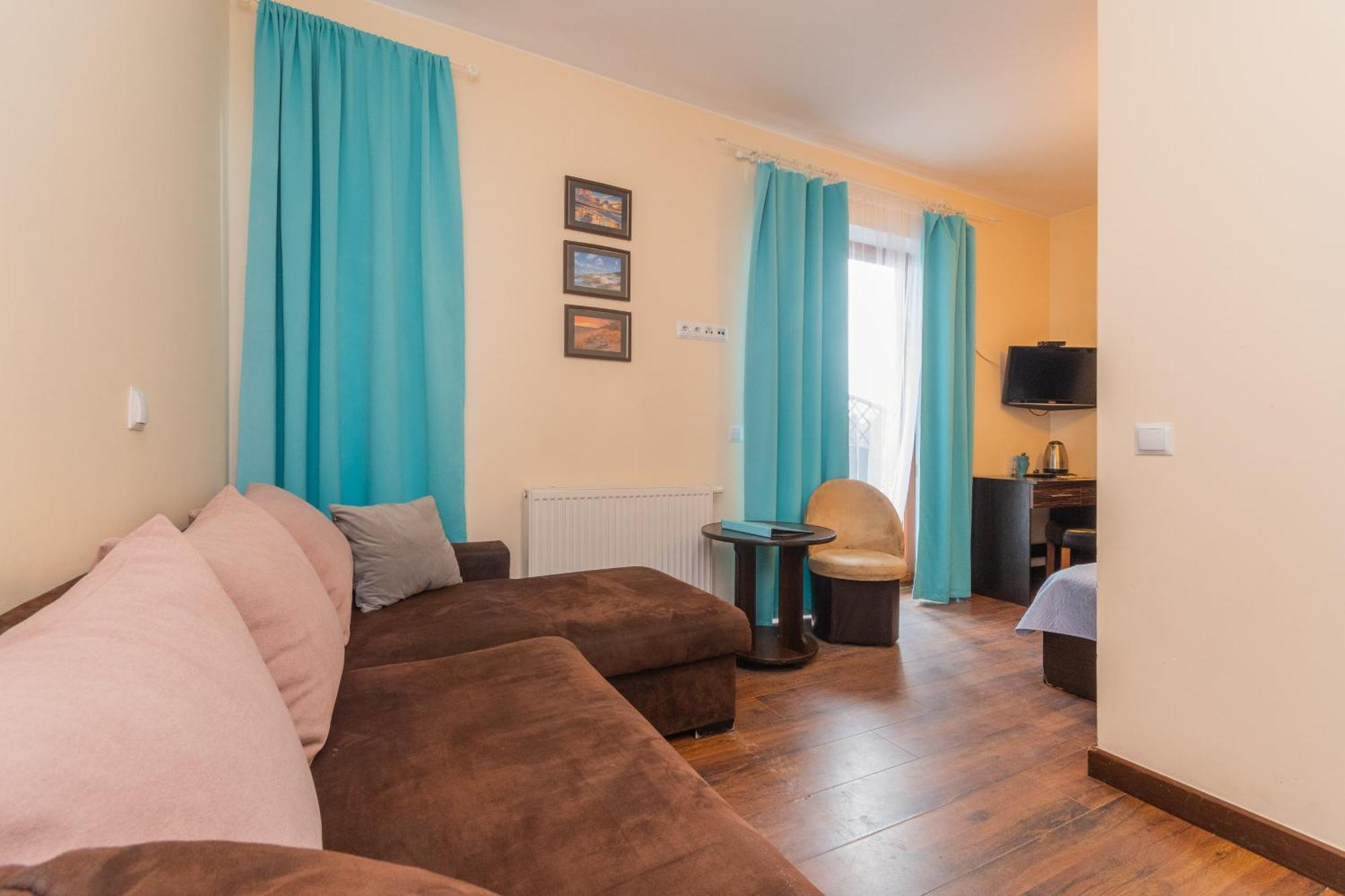 Bed & Breakfast Lazurowy Dwor - Oraz Z Basenem I Parkingiem *