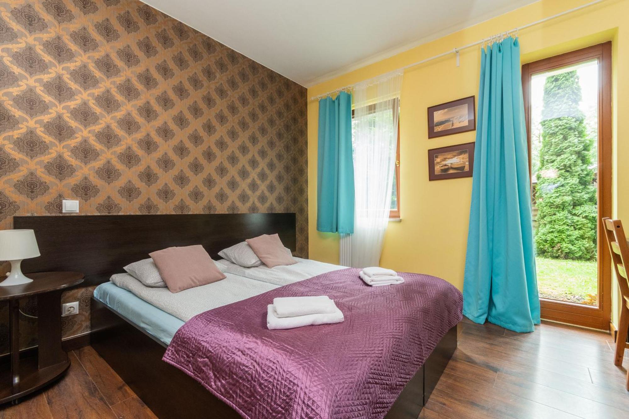 Bed & Breakfast Lazurowy Dwor - Oraz Z Basenem I Parkingiem Sztutowo