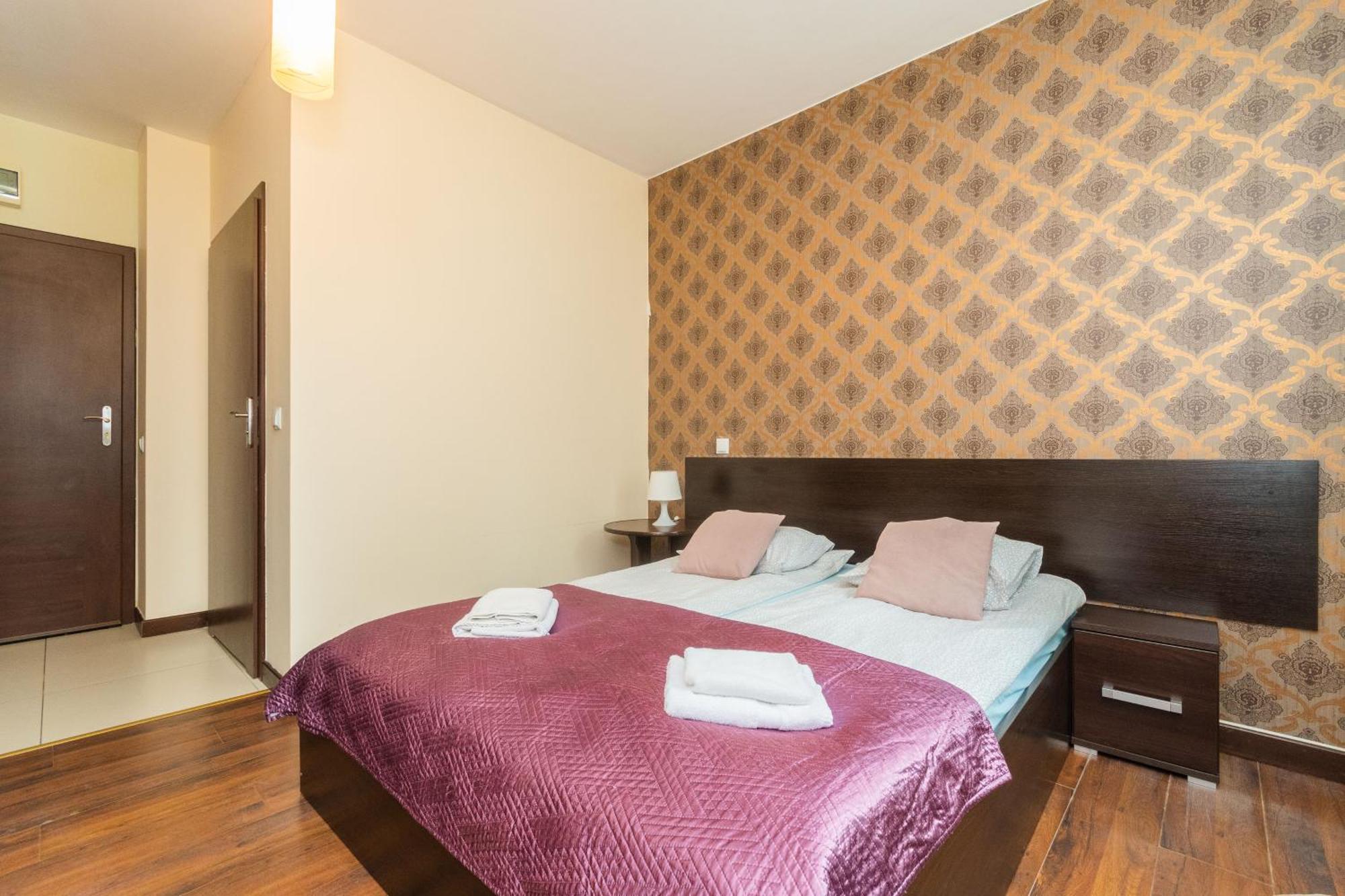 Bed & Breakfast Lazurowy Dwor - Oraz Z Basenem I Parkingiem *