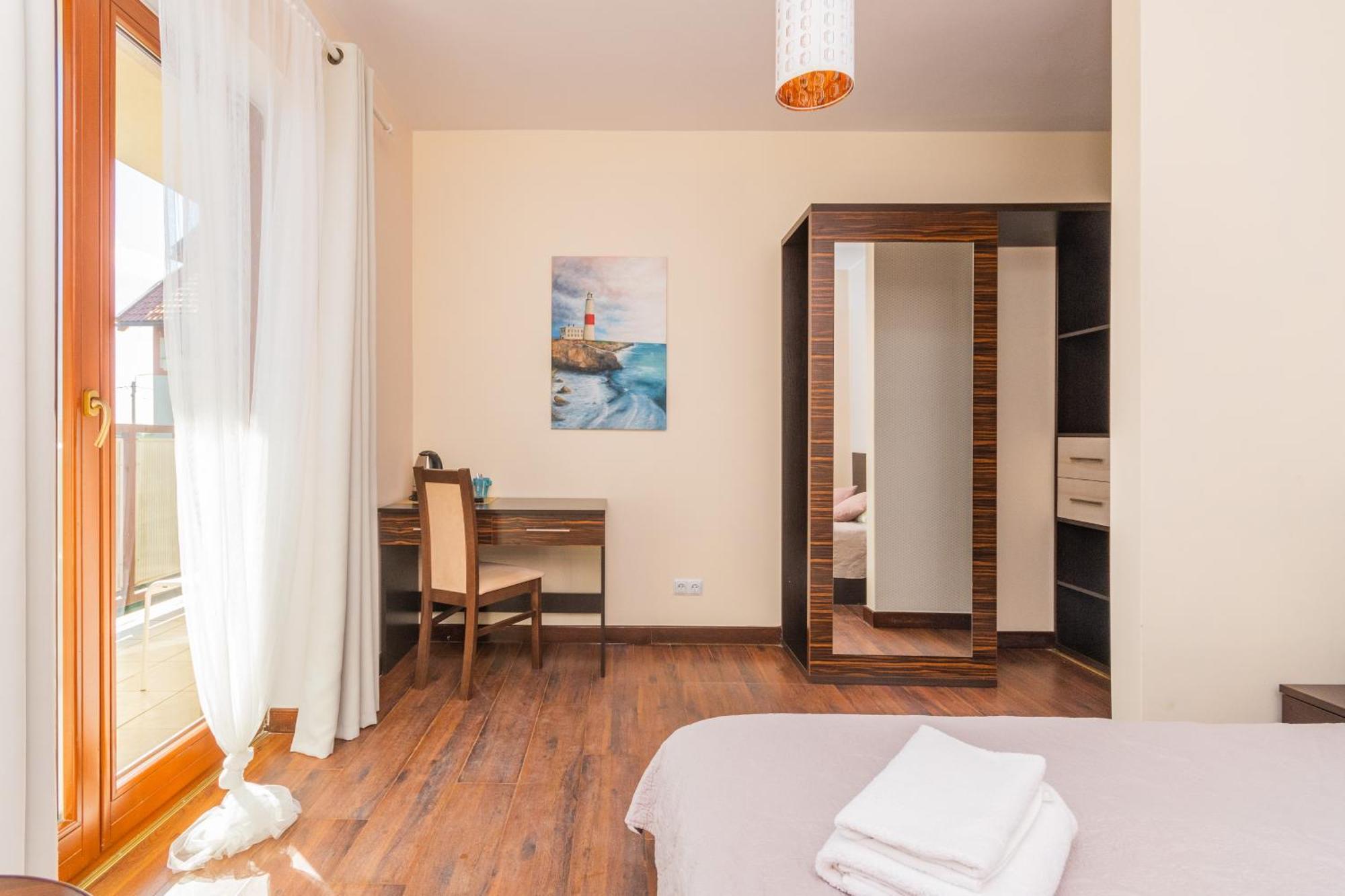 Bed & Breakfast Lazurowy Dwor - Oraz Z Basenem I Parkingiem *