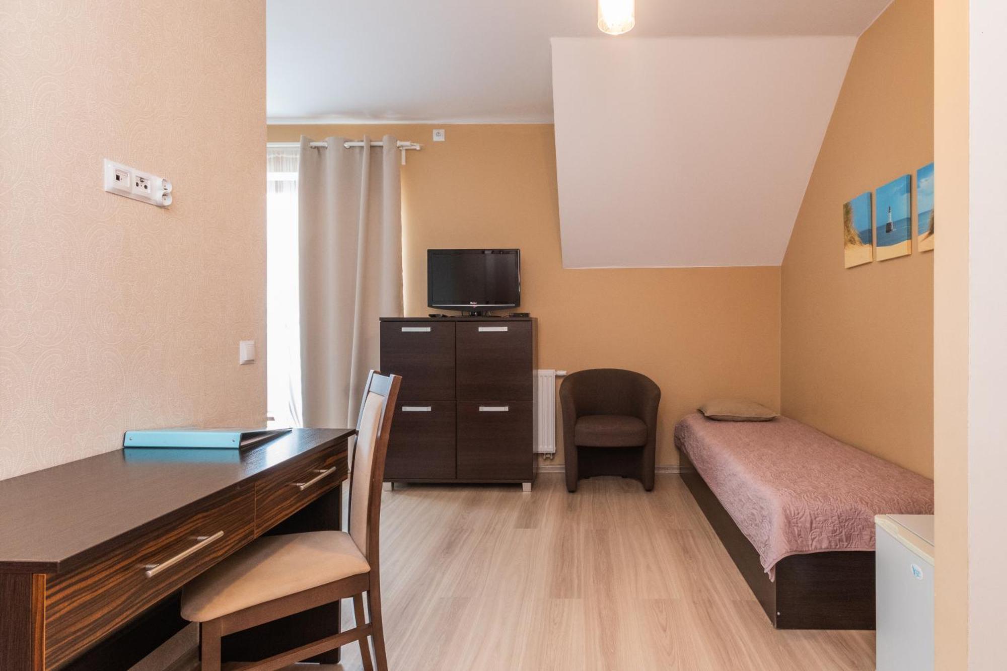 Bed & Breakfast Lazurowy Dwor - Oraz Z Basenem I Parkingiem Sztutowo
