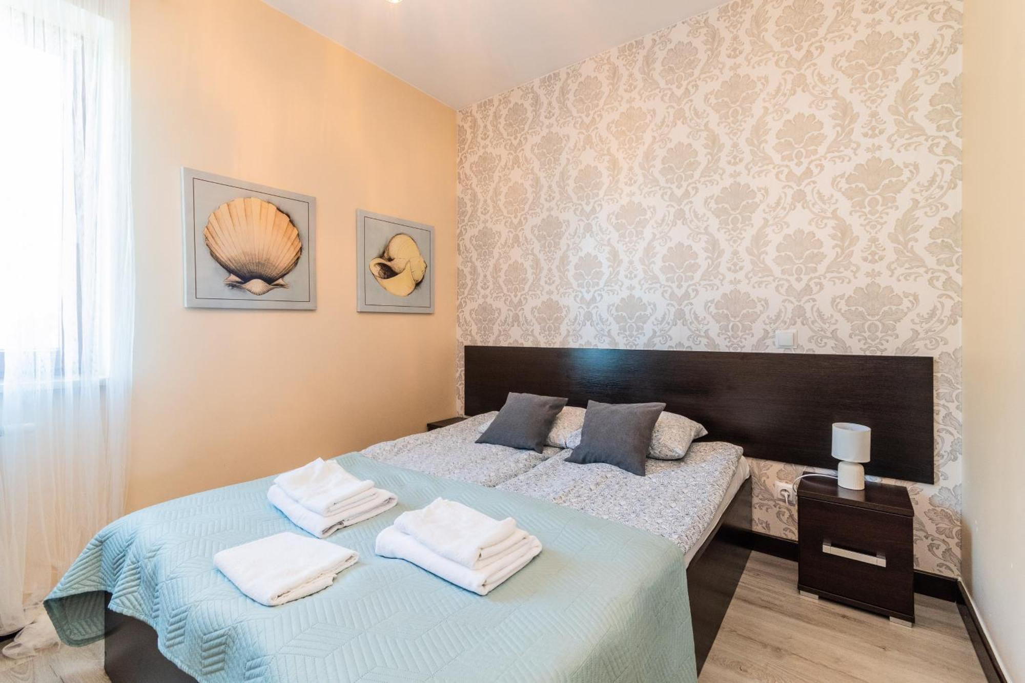 Bed & Breakfast Lazurowy Dwor - Oraz Z Basenem I Parkingiem Sztutowo