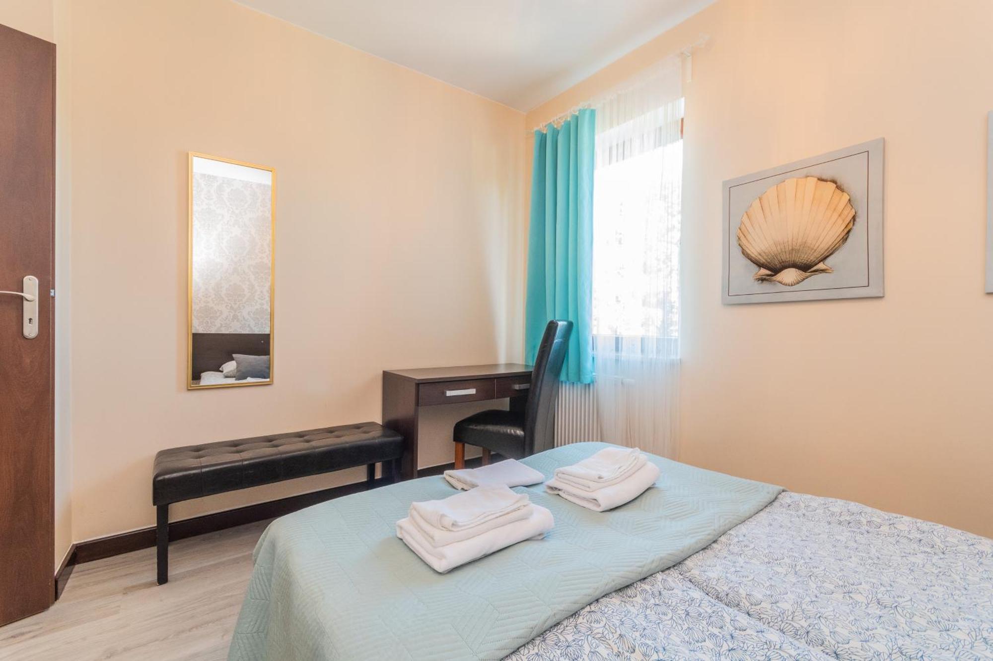 Bed & Breakfast Lazurowy Dwor - Oraz Z Basenem I Parkingiem