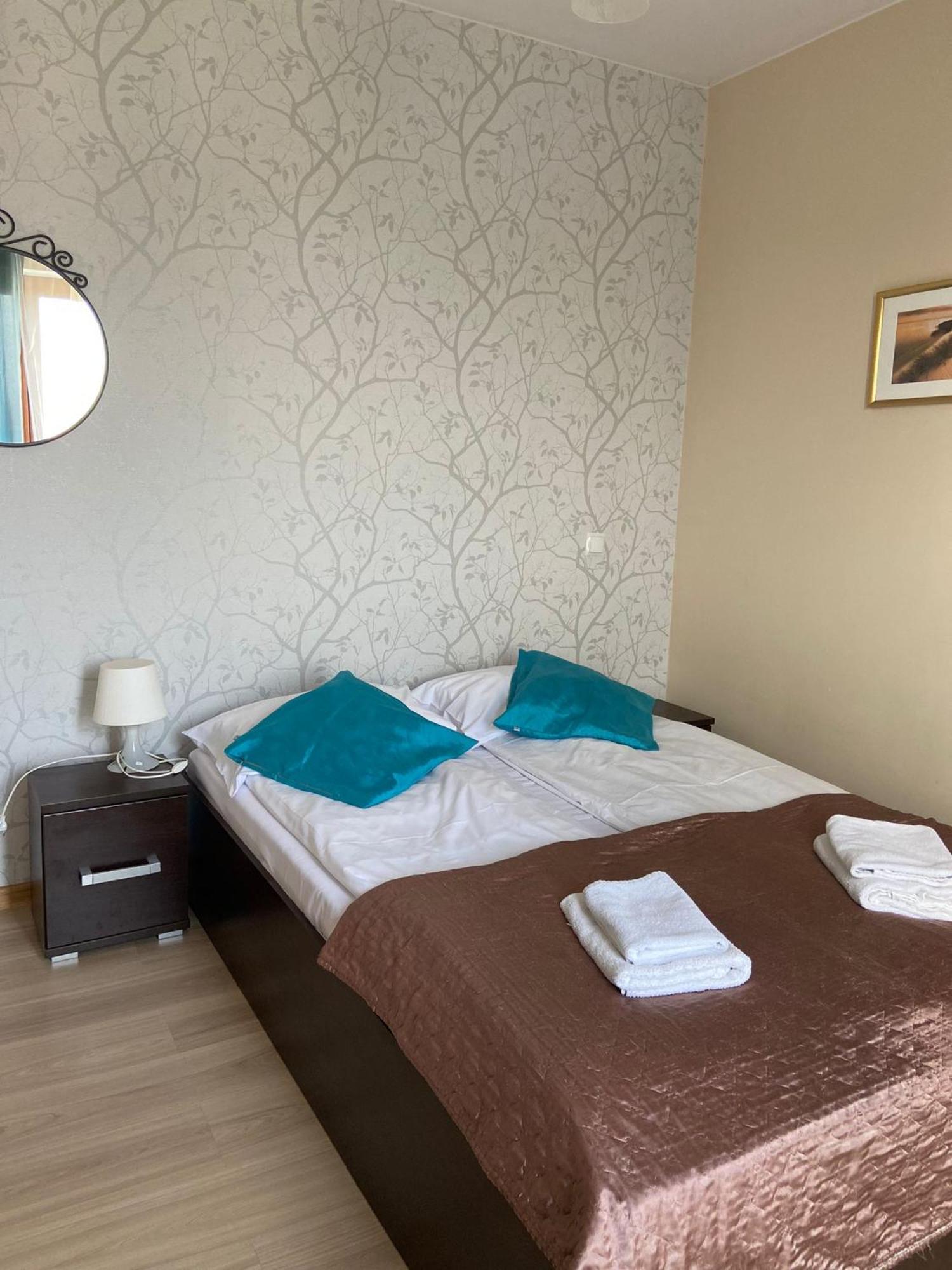 Bed & Breakfast Lazurowy Dwor - Oraz Z Basenem I Parkingiem