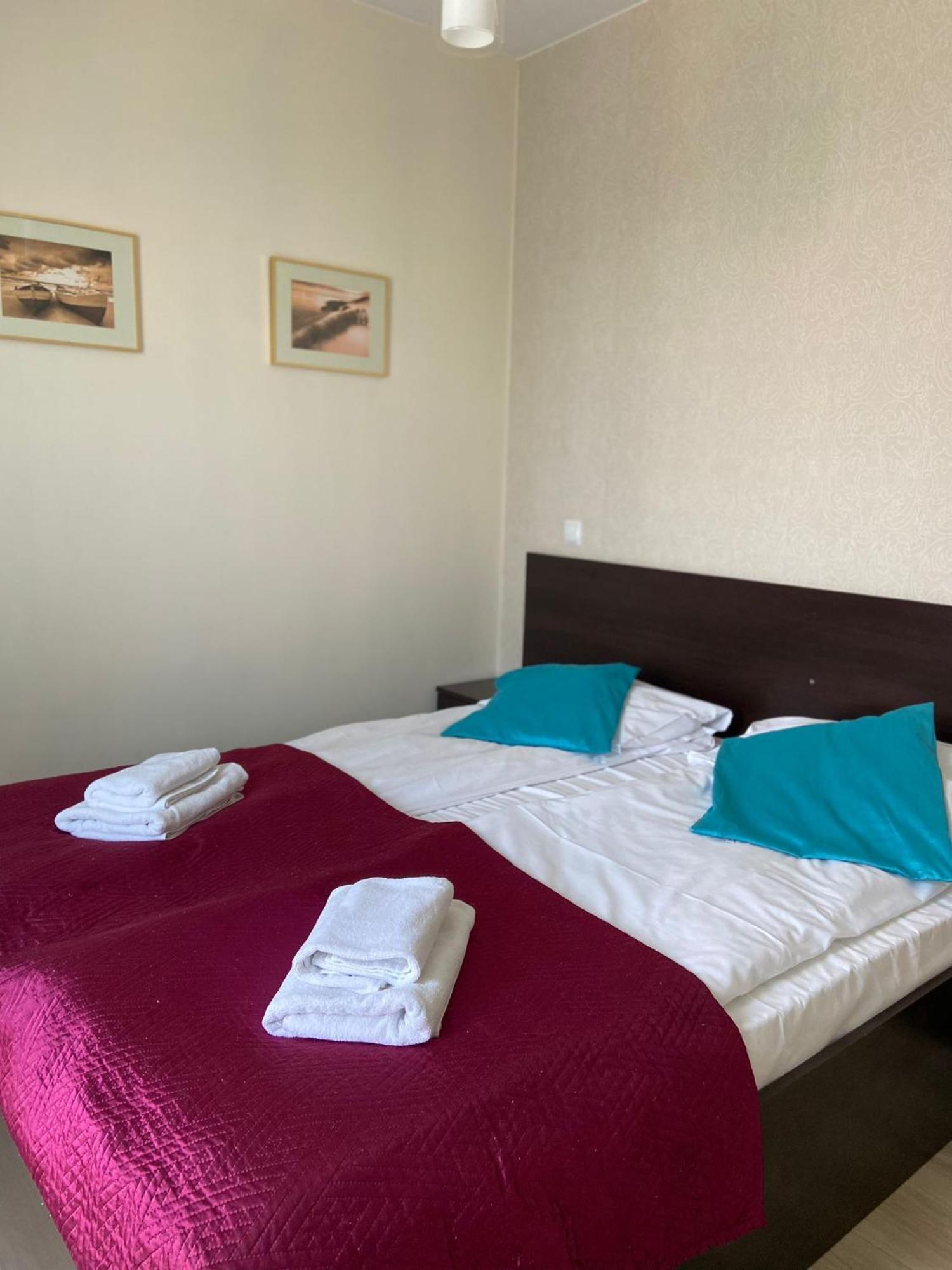 Lazurowy Dwor - Oraz Z Basenem I Parkingiem Bed & Breakfast Sztutowo